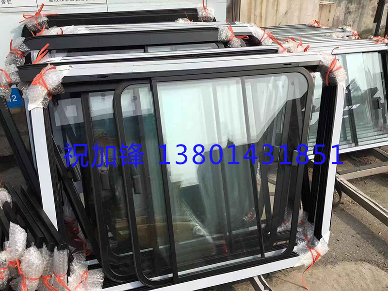 客車(chē)車(chē)窗